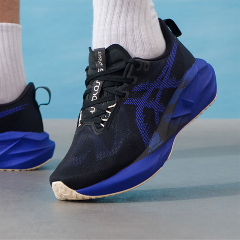 Asics NOVABLAST 5 Nero Blu Roy - Running Gear Asics recensione e prezzo