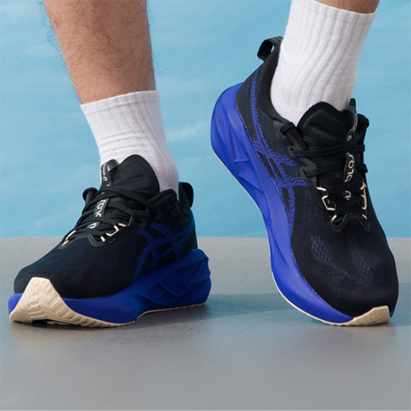 Asics NOVABLAST 5 Nero Blu Roy - Running Gear Asics recensione e prezzo