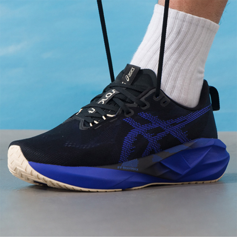 Asics NOVABLAST 5 Nero Blu Roy - Running Gear Asics recensione e prezzo
